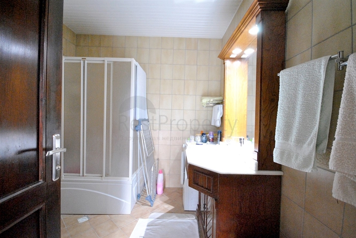 فيلا بخمس غرف نوم وصالونين على البحر الابيض المتوسط