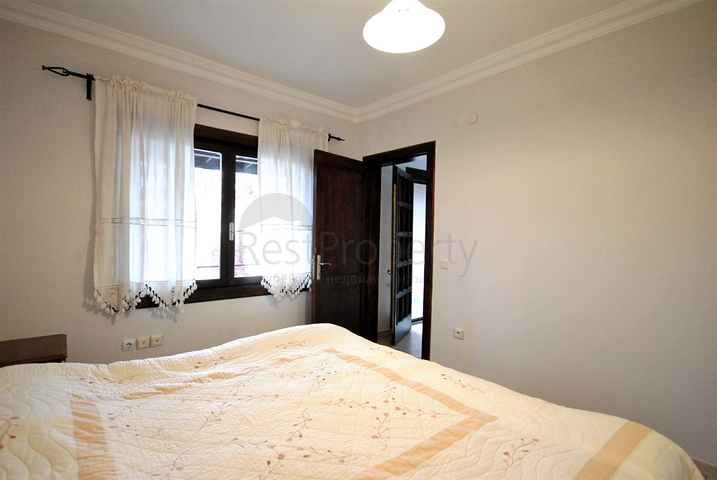 فيلا بخمس غرف نوم وصالونين على البحر الابيض المتوسط