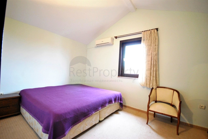 فيلا بخمس غرف نوم وصالونين على البحر الابيض المتوسط