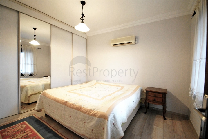 فيلا بخمس غرف نوم وصالونين على البحر الابيض المتوسط