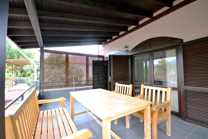 فيلا بخمس غرف نوم وصالونين على البحر الابيض المتوسط