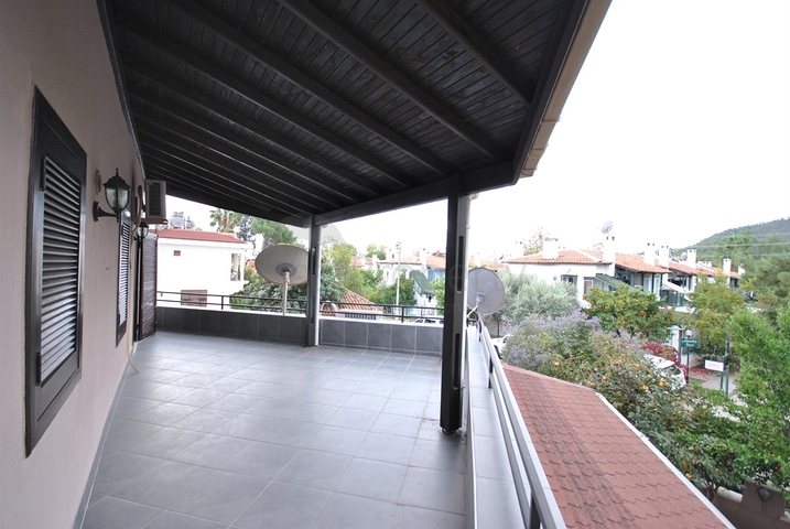 فيلا بخمس غرف نوم وصالونين على البحر الابيض المتوسط