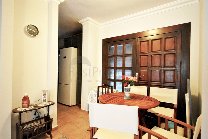 فيلا بخمس غرف نوم وصالونين على البحر الابيض المتوسط