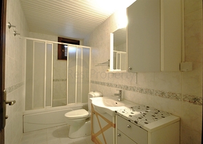 فيلا بخمس غرف نوم وصالونين على البحر الابيض المتوسط