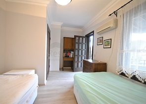 فيلا بخمس غرف نوم وصالونين على البحر الابيض المتوسط