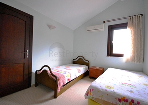 فيلا بخمس غرف نوم وصالونين على البحر الابيض المتوسط