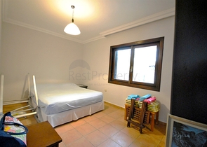 فيلا بخمس غرف نوم وصالونين على البحر الابيض المتوسط