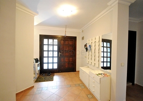 فيلا بخمس غرف نوم وصالونين على البحر الابيض المتوسط