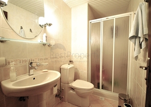 فيلا بخمس غرف نوم وصالونين على البحر الابيض المتوسط