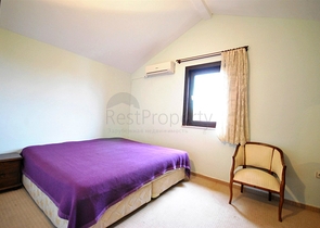 فيلا بخمس غرف نوم وصالونين على البحر الابيض المتوسط