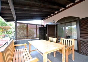 فيلا بخمس غرف نوم وصالونين على البحر الابيض المتوسط