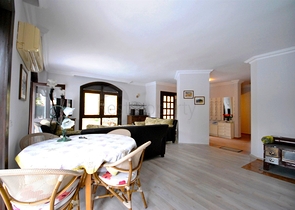 فيلا بخمس غرف نوم وصالونين على البحر الابيض المتوسط