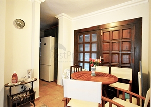 فيلا بخمس غرف نوم وصالونين على البحر الابيض المتوسط