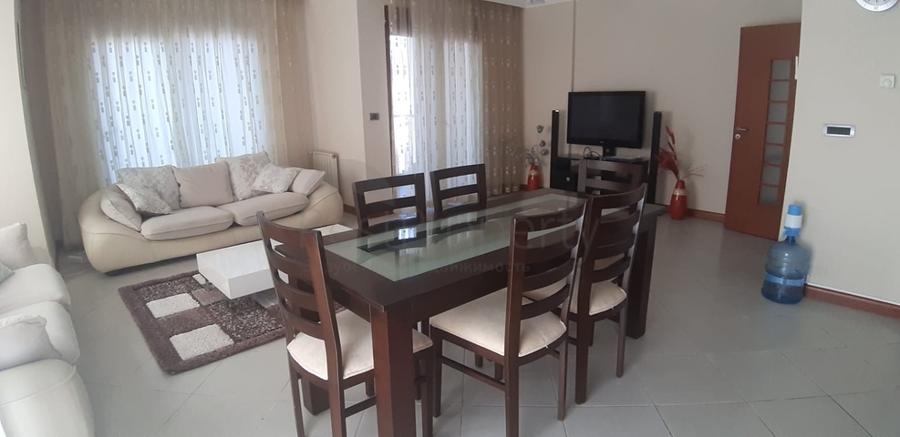 شقة على البحر للايجار