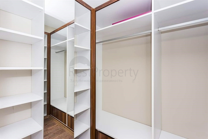 مجمع راقي باطلالة بحرية