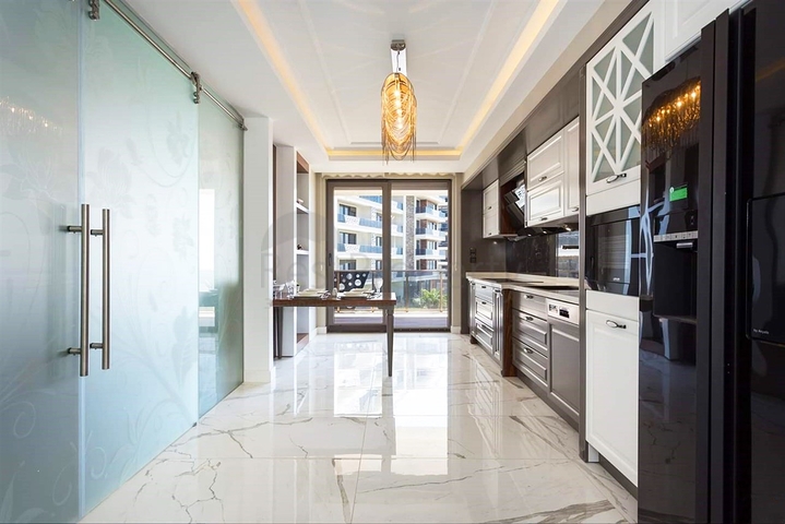 مجمع راقي باطلالة بحرية