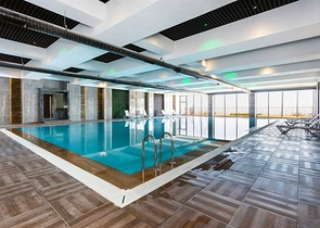 مجمع راقي باطلالة بحرية