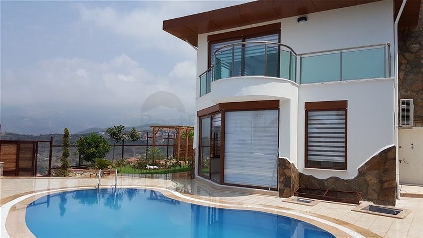 فيلا باطلالة بحرية و بركة سباحة خاصة في كاركي جاك / الانيا