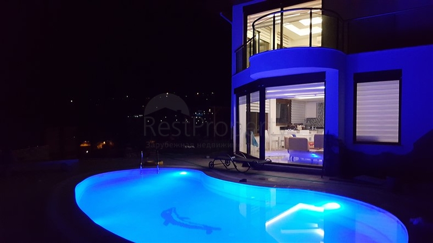 فيلا باطلالة بحرية و بركة سباحة خاصة في كاركي جاك / الانيا