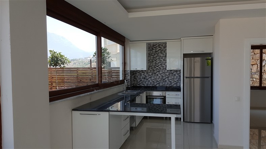 فيلا باطلالة بحرية و بركة سباحة خاصة في كاركي جاك / الانيا