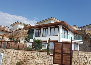 فيلا باطلالة بحرية و بركة سباحة خاصة في كاركي جاك / الانيا