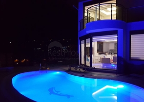 فيلا باطلالة بحرية و بركة سباحة خاصة في كاركي جاك / الانيا