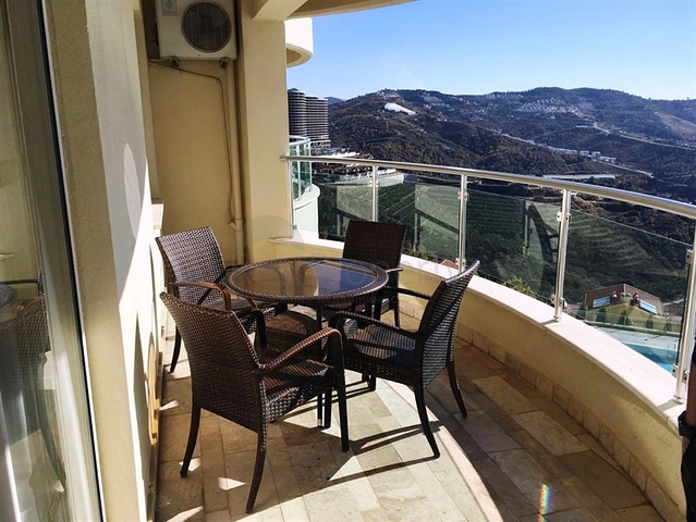 شقة باطلالة بحرية في مجمع فاخر في الانيا