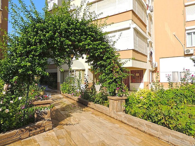 شقة على الصف الأول بسعر ممتاز