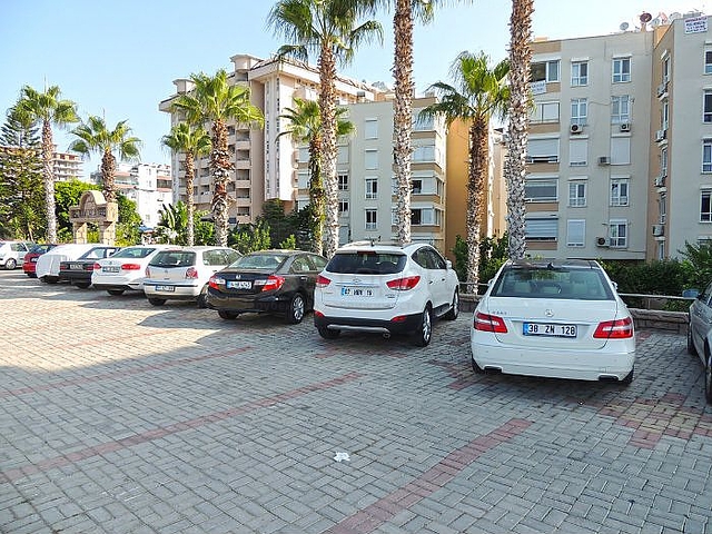 شقة على الصف الأول بسعر ممتاز