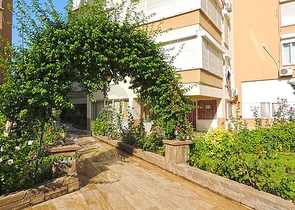 شقة على الصف الأول بسعر ممتاز