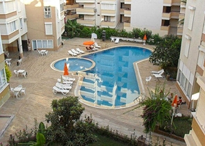 شقة على الصف الأول بسعر ممتاز