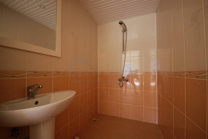 شقة في مشروع عصري في الانيا