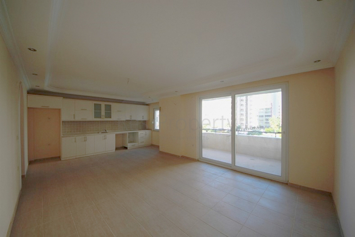 شقة في مشروع عصري في الانيا