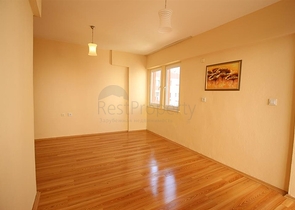 شقة واسعة مع مطبخ منفصل في ماهموت لار