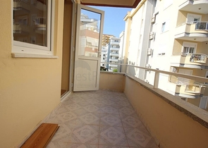 شقة واسعة مع مطبخ منفصل في ماهموت لار