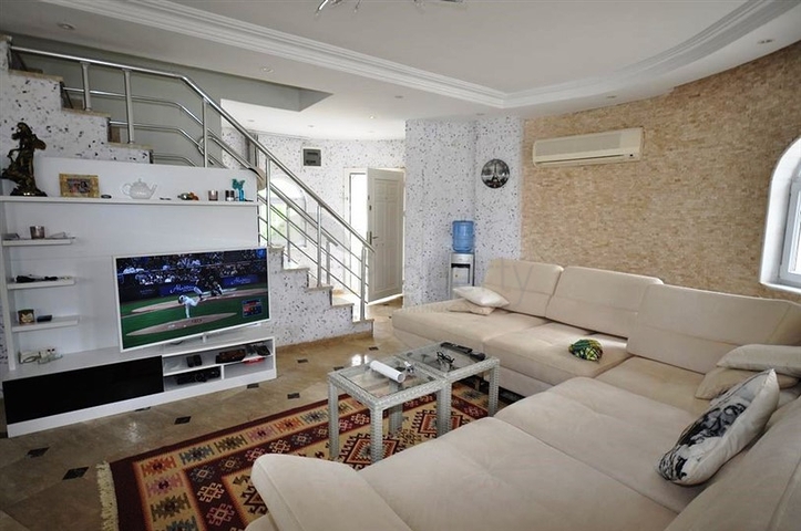 فيلا مع بركة سباحة خاصة في الانيا