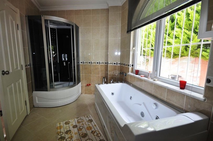 فيلا مع بركة سباحة خاصة في الانيا