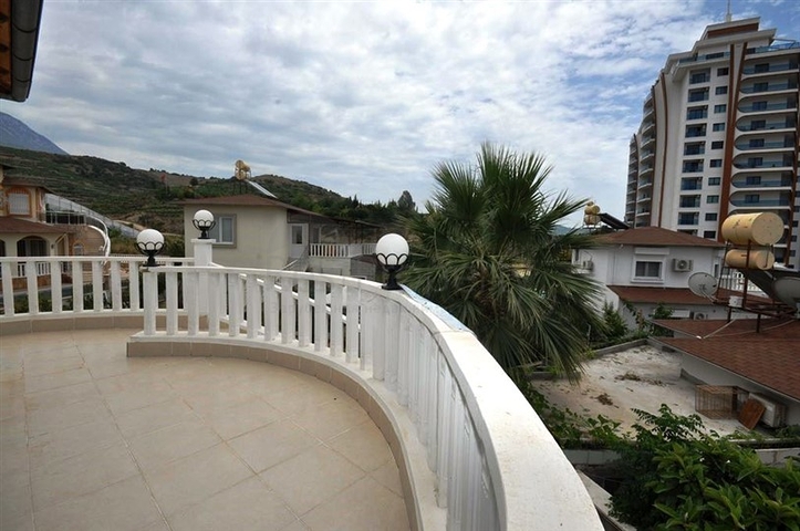 فيلا مع بركة سباحة خاصة في الانيا