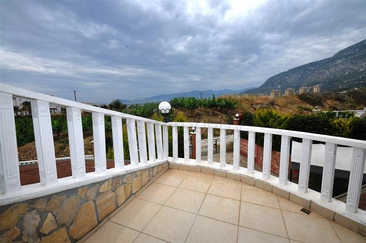 فيلا مع بركة سباحة خاصة في الانيا