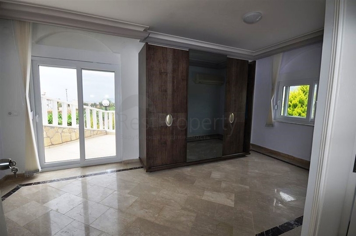 فيلا مع بركة سباحة خاصة في الانيا