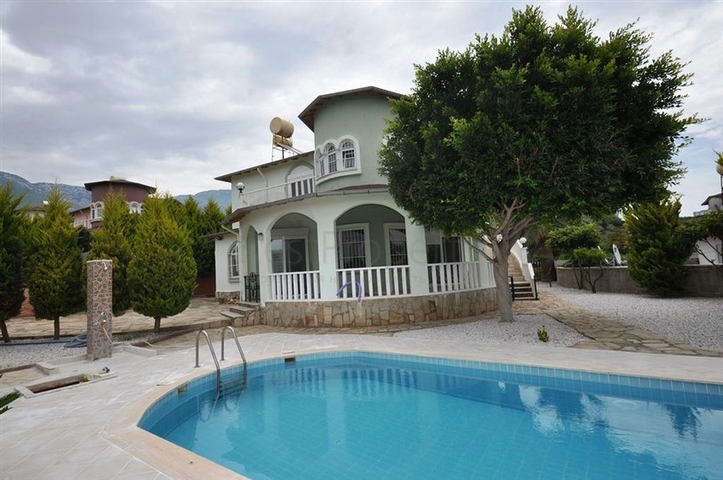 فيلا مع بركة سباحة خاصة في الانيا