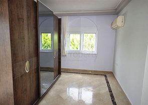 فيلا مع بركة سباحة خاصة في الانيا