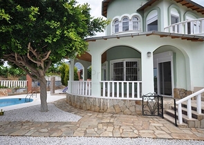 فيلا مع بركة سباحة خاصة في الانيا