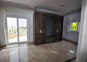 فيلا مع بركة سباحة خاصة في الانيا