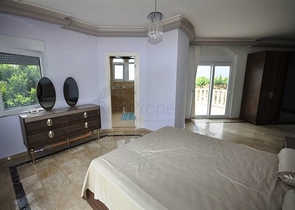 فيلا مع بركة سباحة خاصة في الانيا