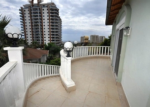 فيلا مع بركة سباحة خاصة في الانيا