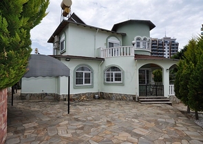 فيلا مع بركة سباحة خاصة في الانيا