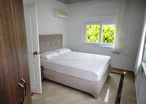 فيلا مع بركة سباحة خاصة في الانيا