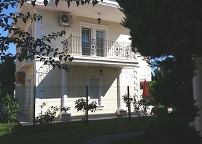 فيلا ثلاث غرف و صالة في كيمير