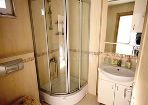 شقة مفروشة واسعة بسعر مميز في منطقة توسمور – ألانيا